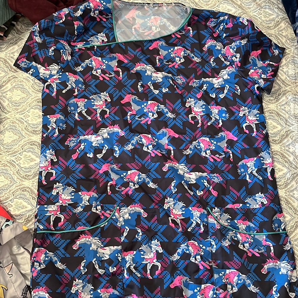 Med scrub top worn once